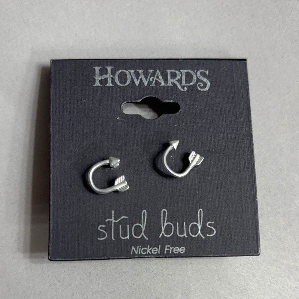 Howard’s Silver Arrow Stud Earrings